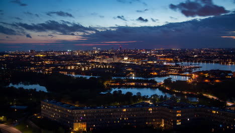 Zeitraffer-Der-Skyline-Von-Kopenhagen-Bei-Sonnenuntergang-Mit-Flusshintergrund